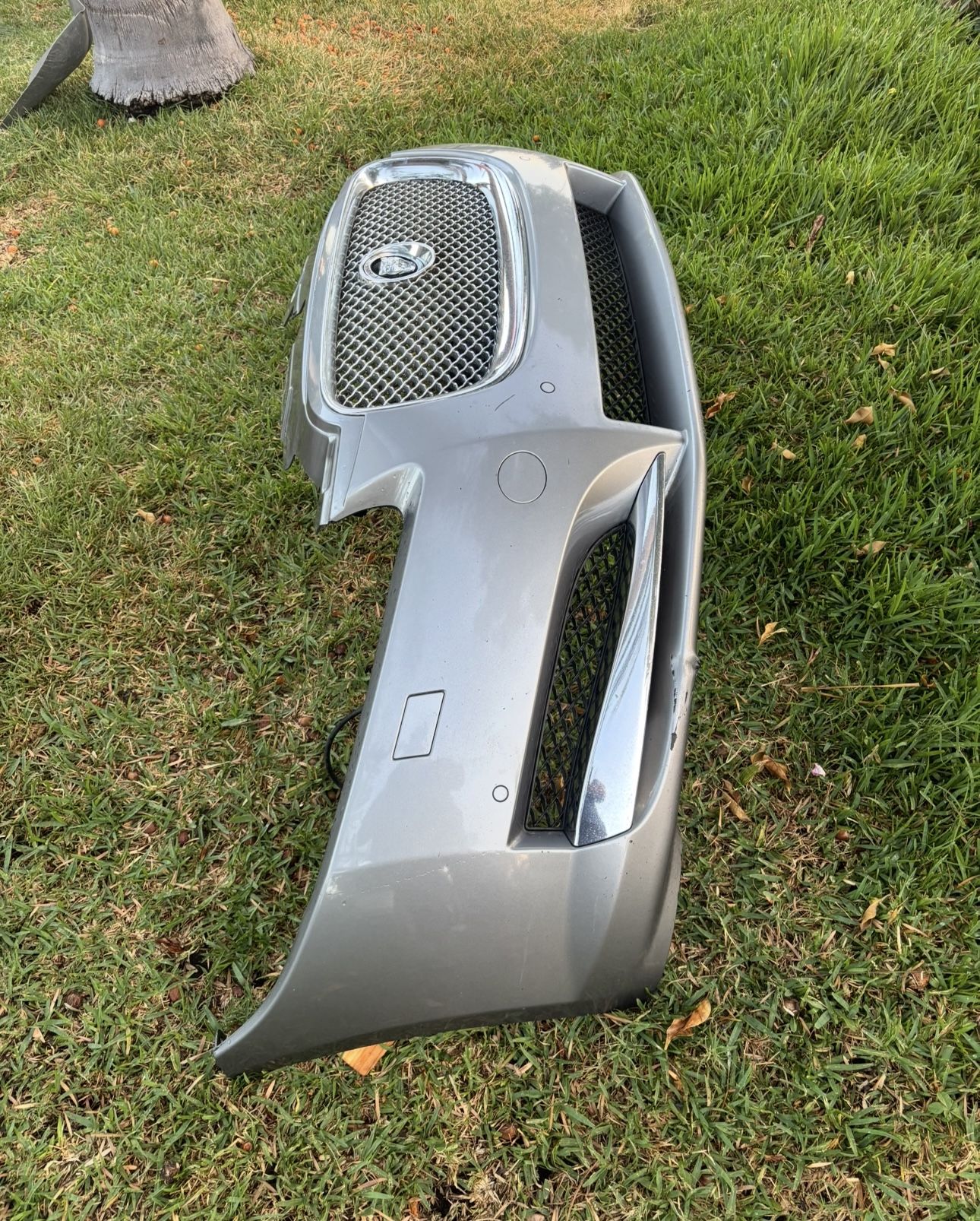 09-11 Jaguar XF Front Bumper W/ Grilles OEM Complete !