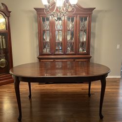 Nice Cherry Formal Dining Set: Hutch, Table And 7 Chairs