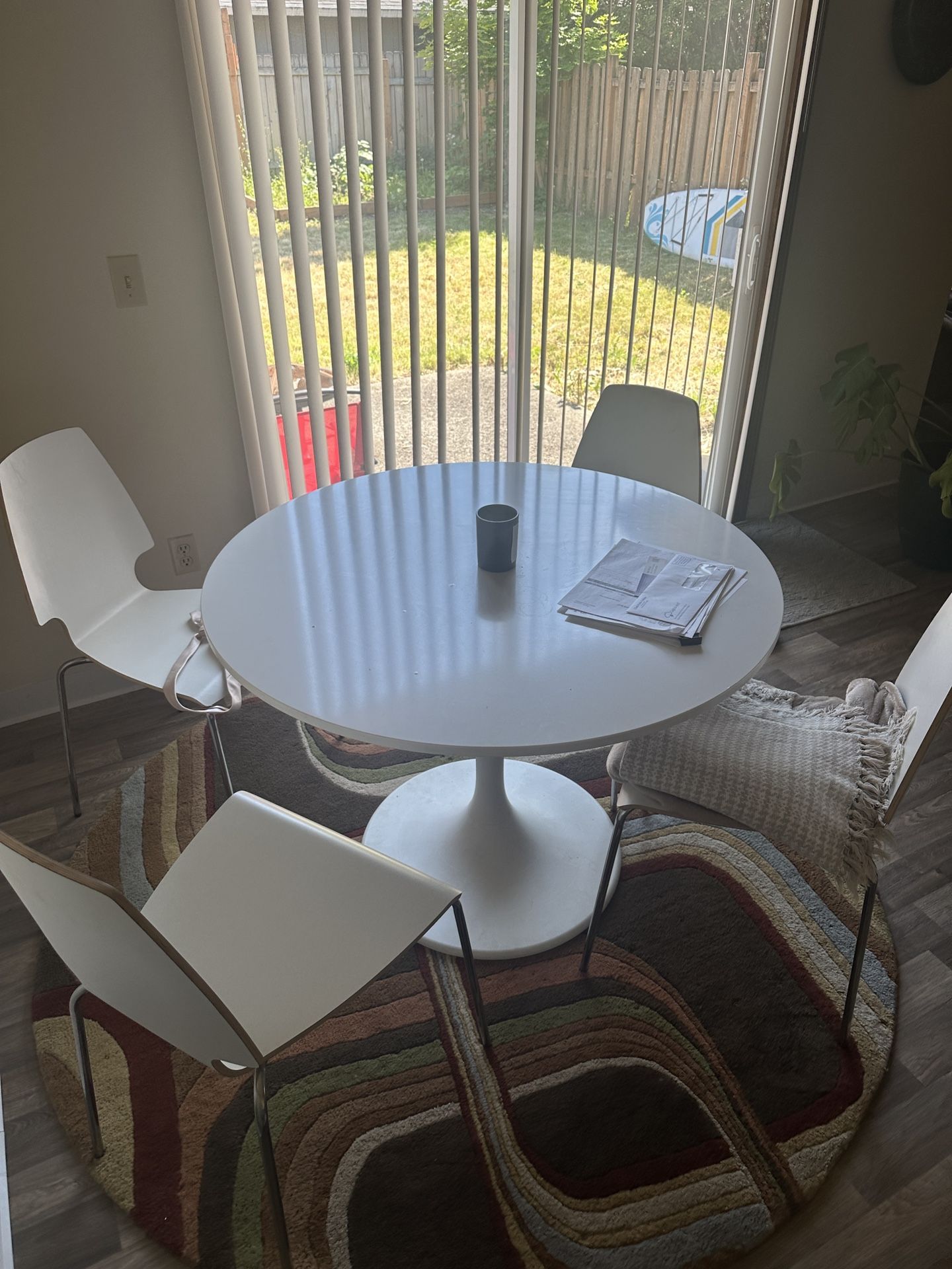 Dining Table W/Rug