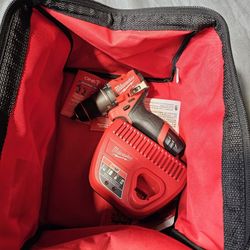 Milwaukee M12 Hammer Drill 