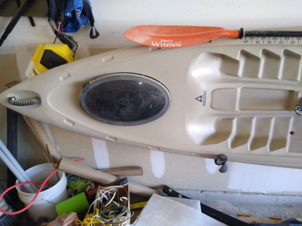 ASCEND FS12T 12 FT KAYAK WITH ACCESSORIES for Sale in San Antonio, TX