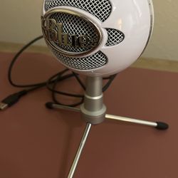 Yeti Blue Snowball Mic - White