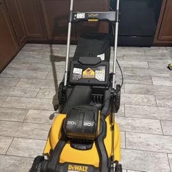Dewalt 2x20v Self Propelled Lawn Mower 