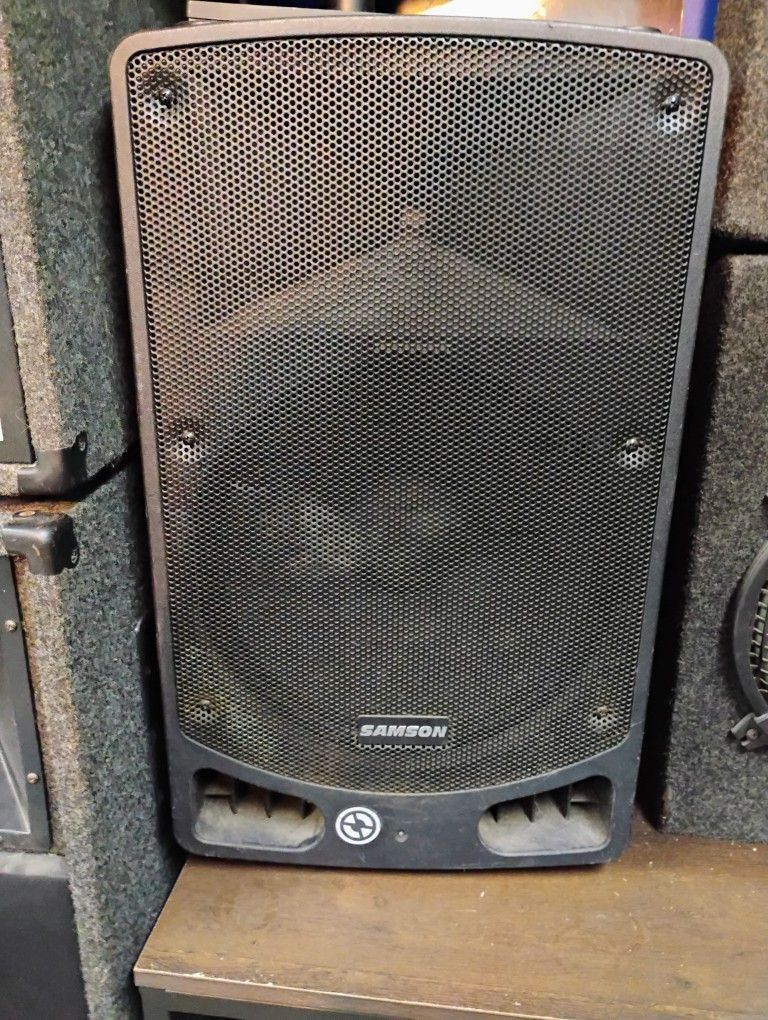 Samson XP115A Expedition Series 2-Way 500w Active 15" Speaker
And Stand