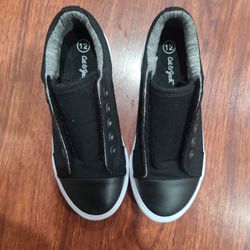 Kids Cat & Jack Sneakers Size 12.. No Toddler