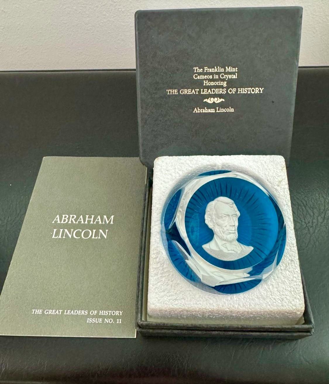 Baccarat Crystal Franklin Mint Paperweight the great Leader of history Cameo Abraham Lincoln  In great condition  Comes in box with certificate of aut