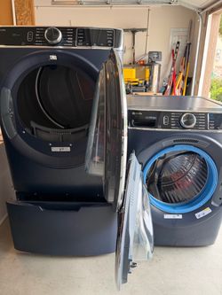 GE Profile Washer + Gas Dryer Set w/ Pedestal – Sapphire Blue