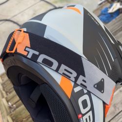 Snowboarding Helmet With Goggle Tobe