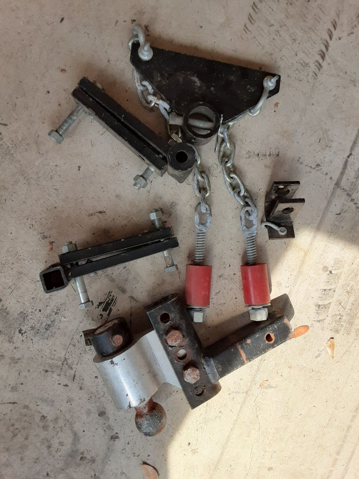 Anti-sway hitch