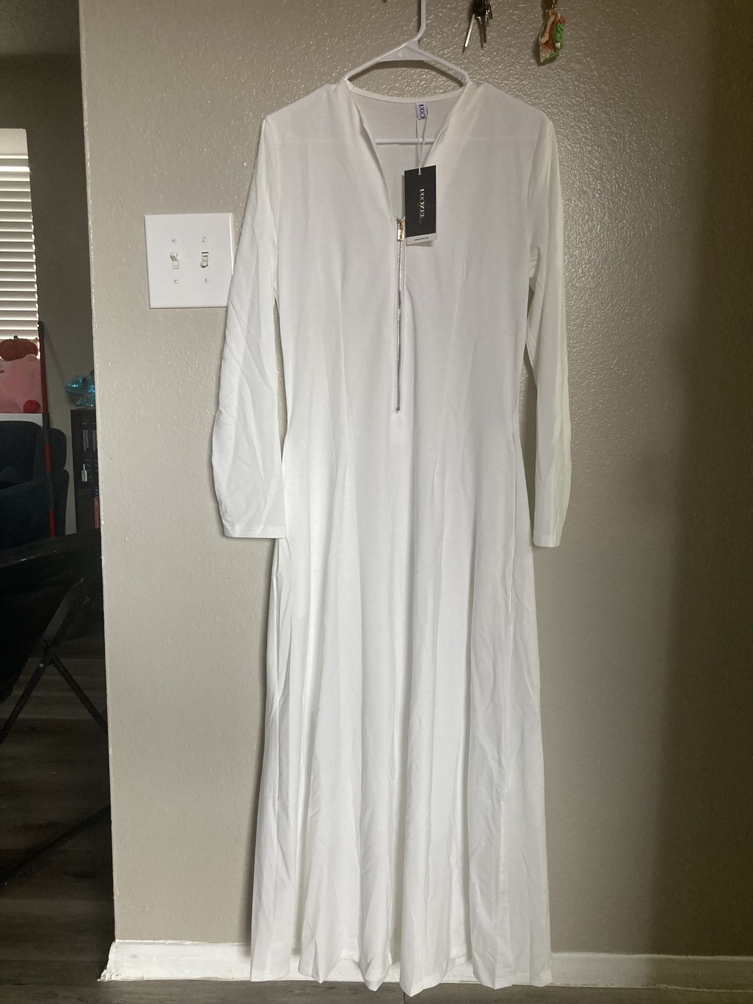 Long Sleeves white Maxi Dress with pockets