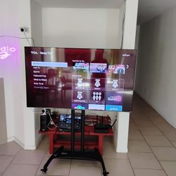 65 Inch 4k Roku TCL TV With Remote, Like New.