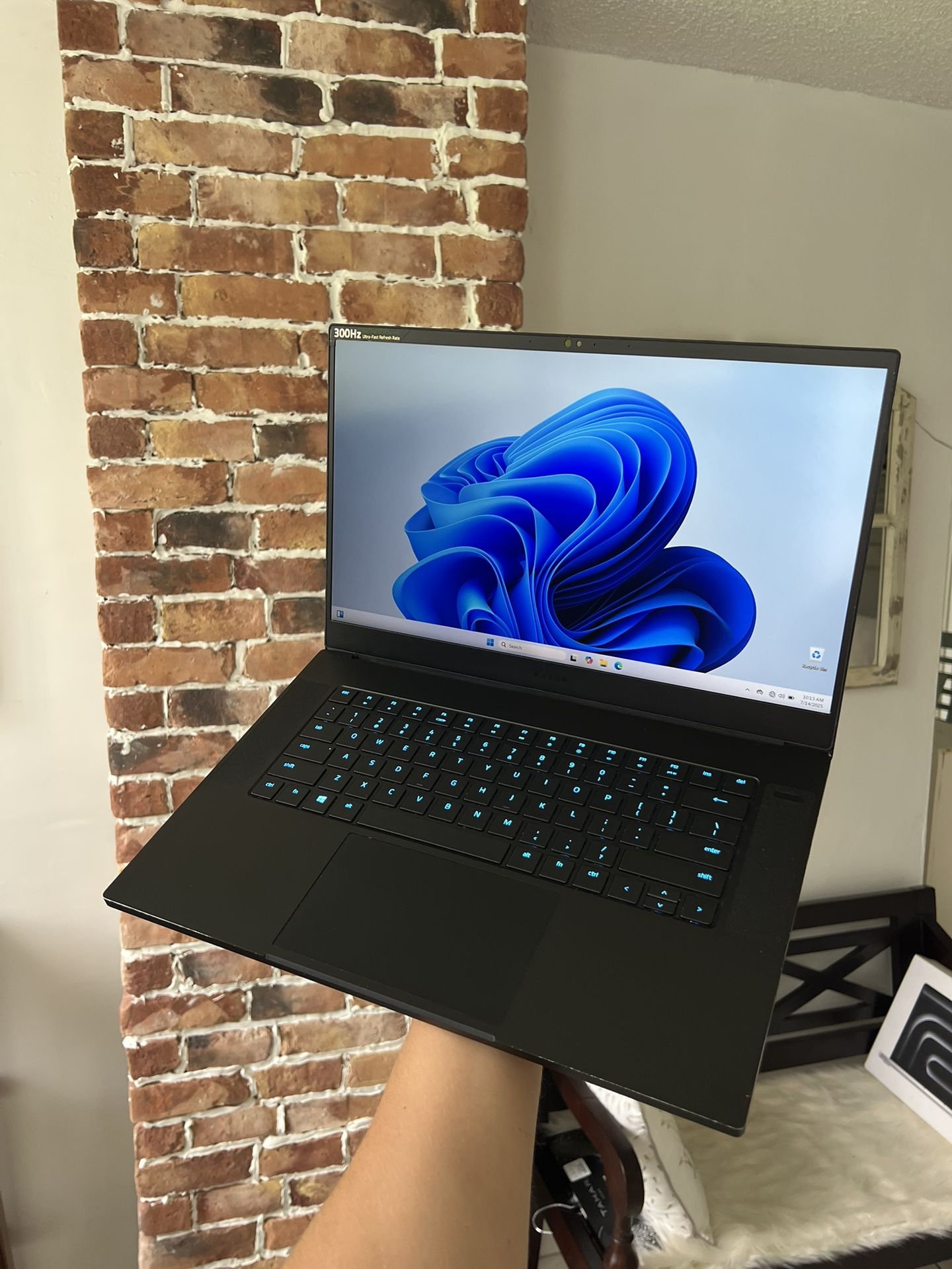 Razer Blade 15 Gaming Laptop • Nvidia RTX 2070 + Intel Core i7-10750H • Ram 16 • 15.6” 300Hz