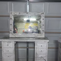 Vanity Desk With Mirror 