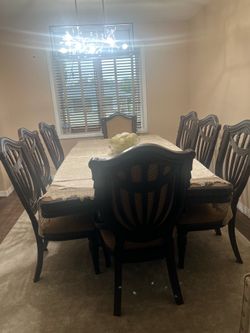Dining room table