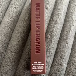NEW KYLIE COSMETICS FULL SIZE MATTE LIP CRAYON IN LOW MAINTENANCE $10!