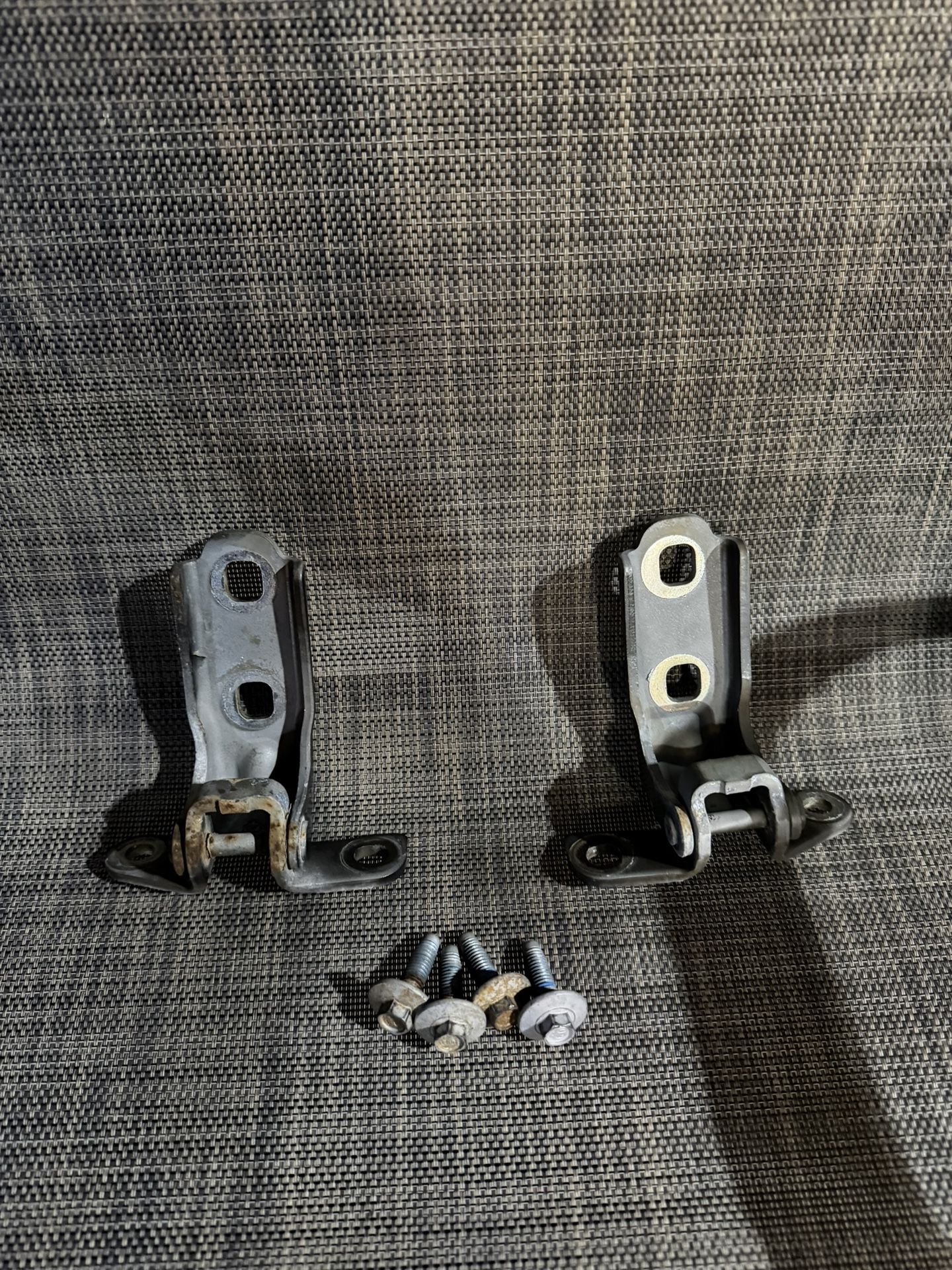 Chevrolet Equinox 2010, 2011, 2012, 2013, 2014, 2015 Driver Side Front Door Hinges