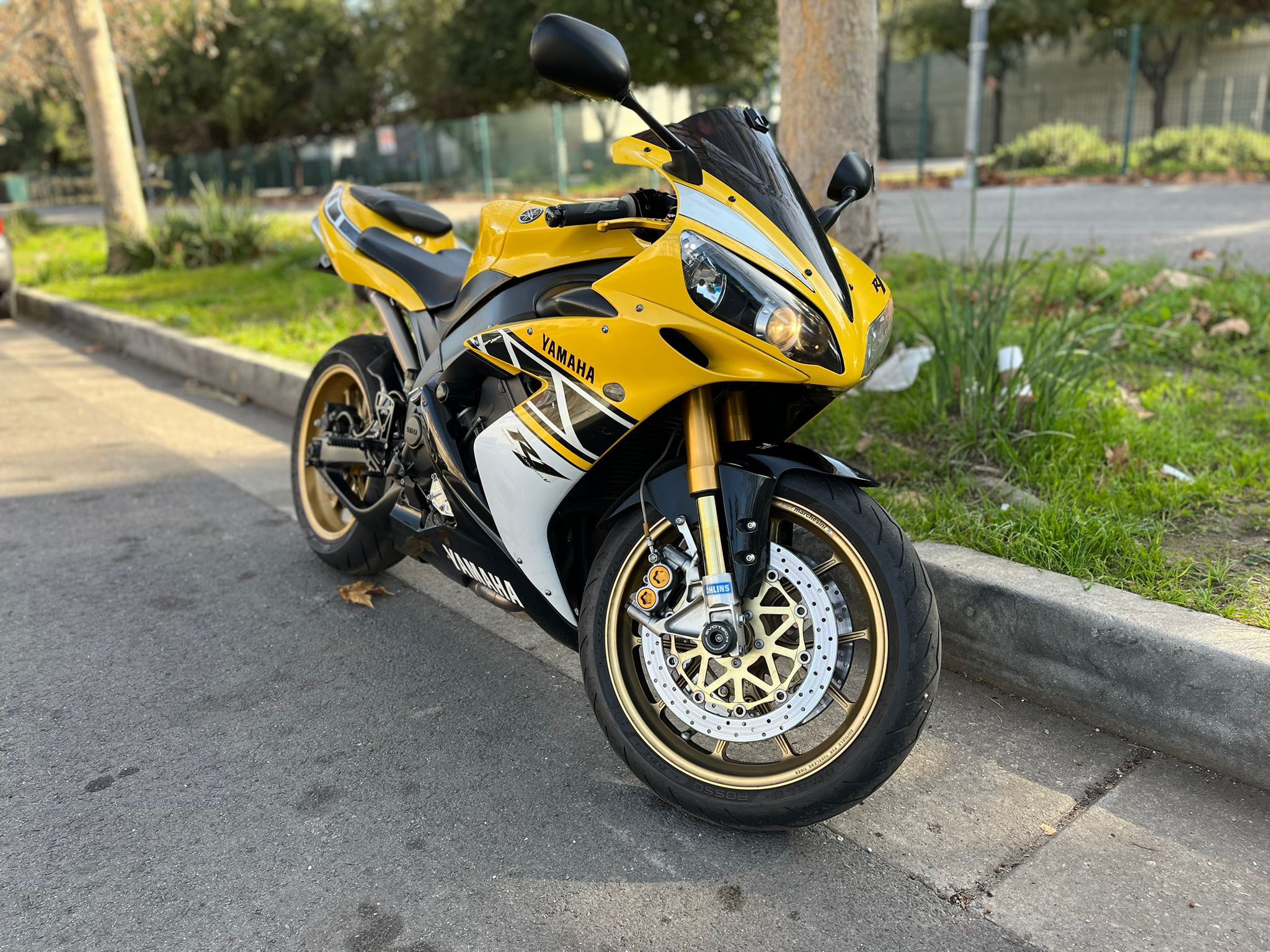 06 YAMAHA R1 LE (LIMITED EDITION) Numbered out of only 500 ever made 50th anniversary. MERCHESINI RIMS & OHLINS SUSPENSION STOCK