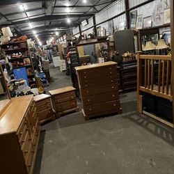 Basset Queen Bedroom Set 