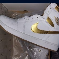Jordan 1 Size 9m Brand New Damaged Box  10.5w 