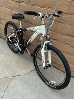 TREK SKYE SL MOUNTAIN BIKE