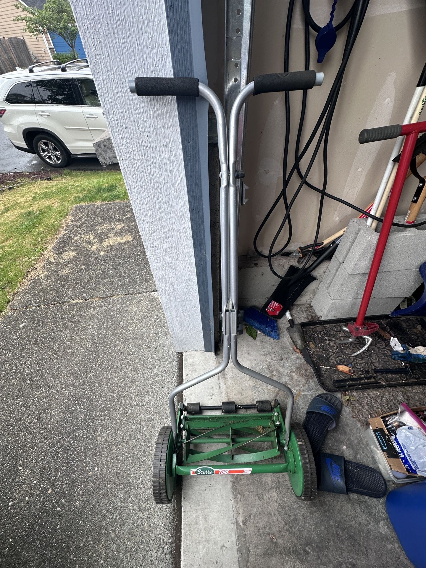 Scott’s 14” Push Reel Lawn Mower