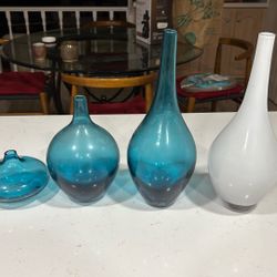 4 Different Size Flower Vase.