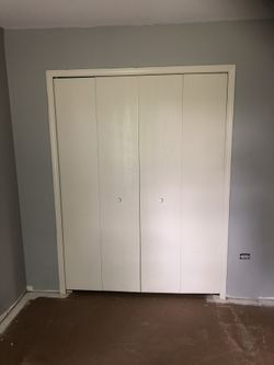 3 Sets Of Bifold Closet Doors