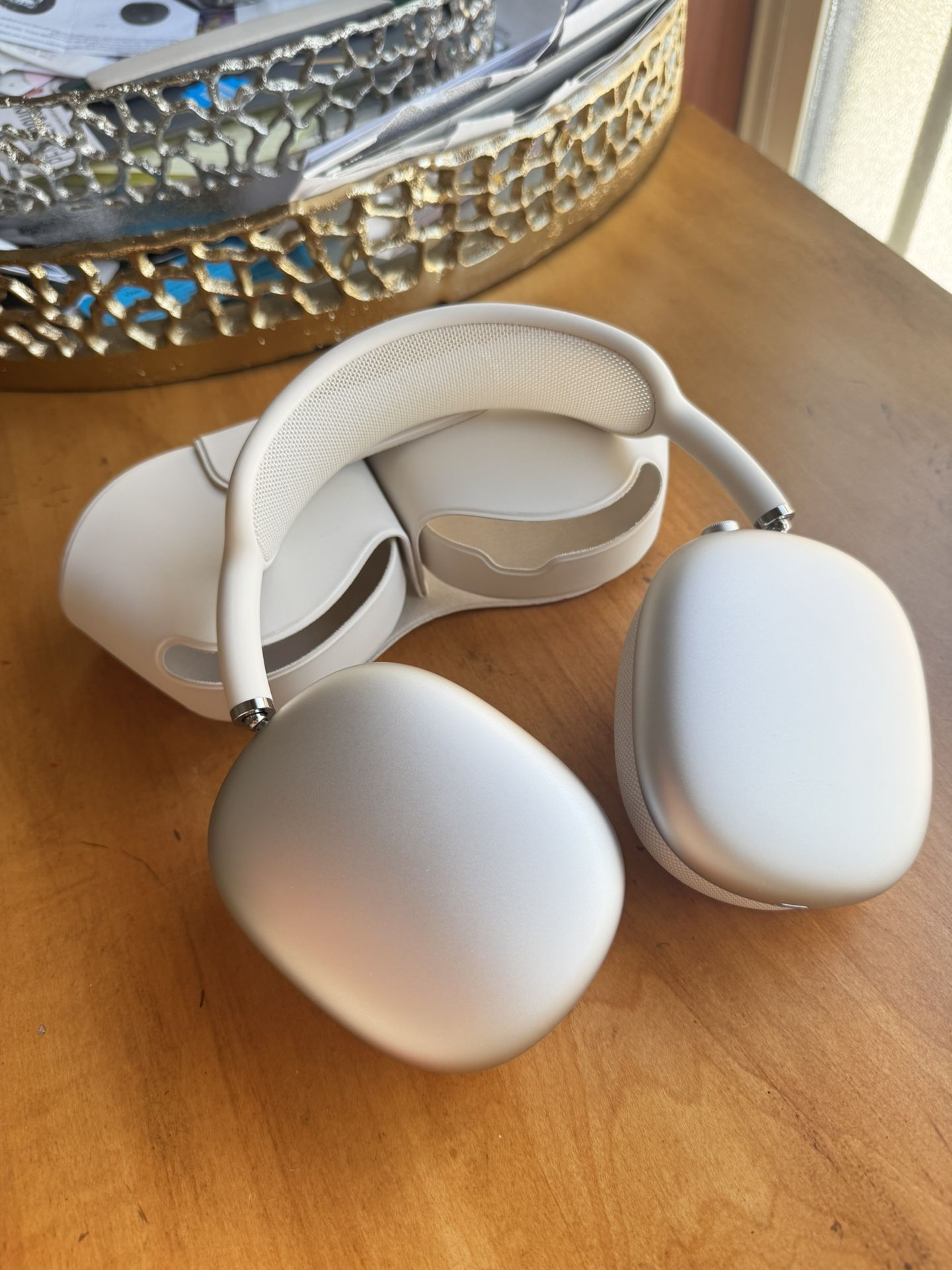 Apple AirPods Max Starlight
