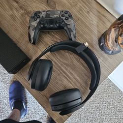 Wireless Sony Ps5 Headphones And Camouflage Ps5 Controller 