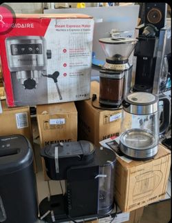 Yard sale / carport / auction/ estate sale, left Overs - many things  !