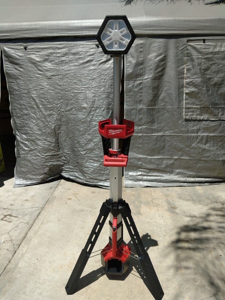 Milwaukee M18 Power Light Tool Only 