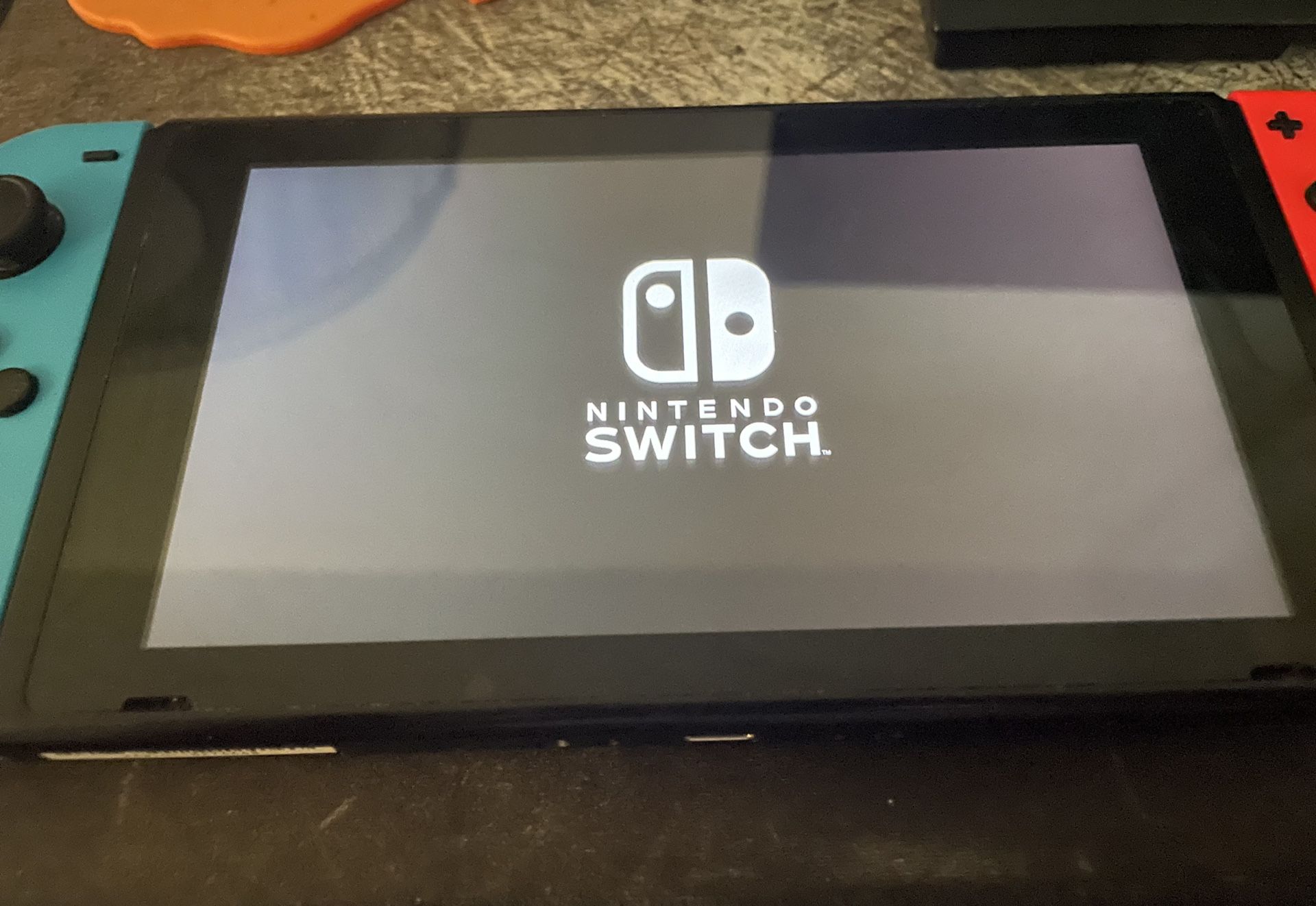 Broken Nintendo Switch And Working Joycons (won’t boot past logo)