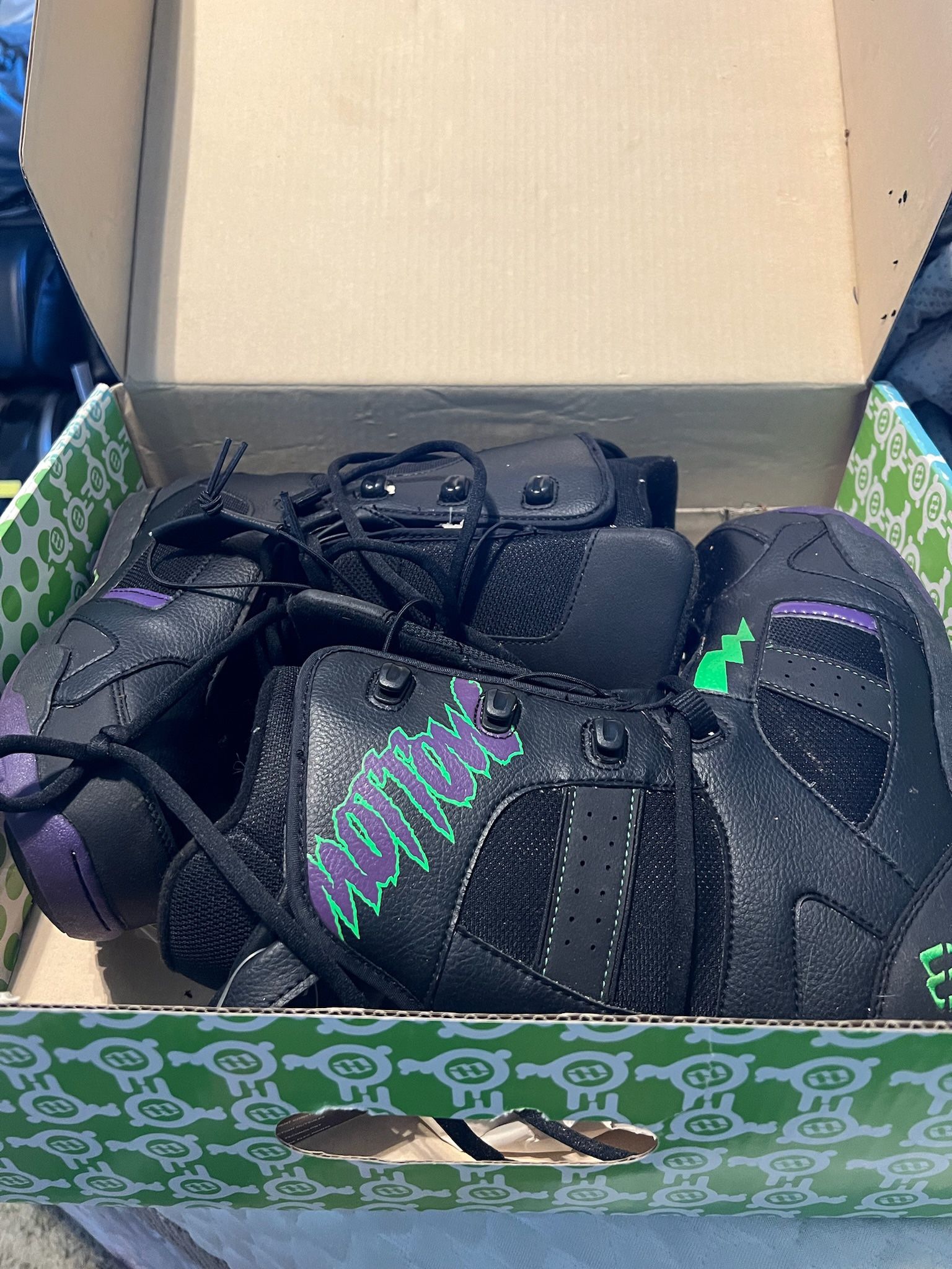 REIGN Purple Snowboarding Boots, Size 8