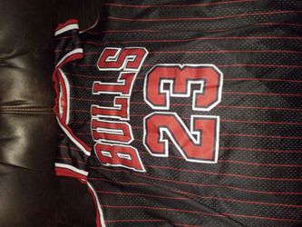 Mitchell and ness Michael Jordan jersey 1995 like new 4xL but it's really like a 2xl