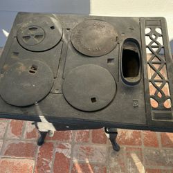 Antique Geneva No. 7 Cast-Iron Four-Burner Stove