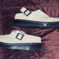 Dr. Martens woman shoes -new w/o box