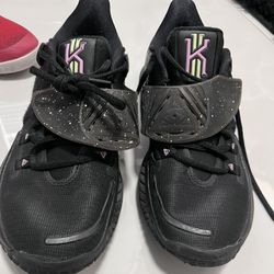 Nike Kyrie Low 3 basketball shoes