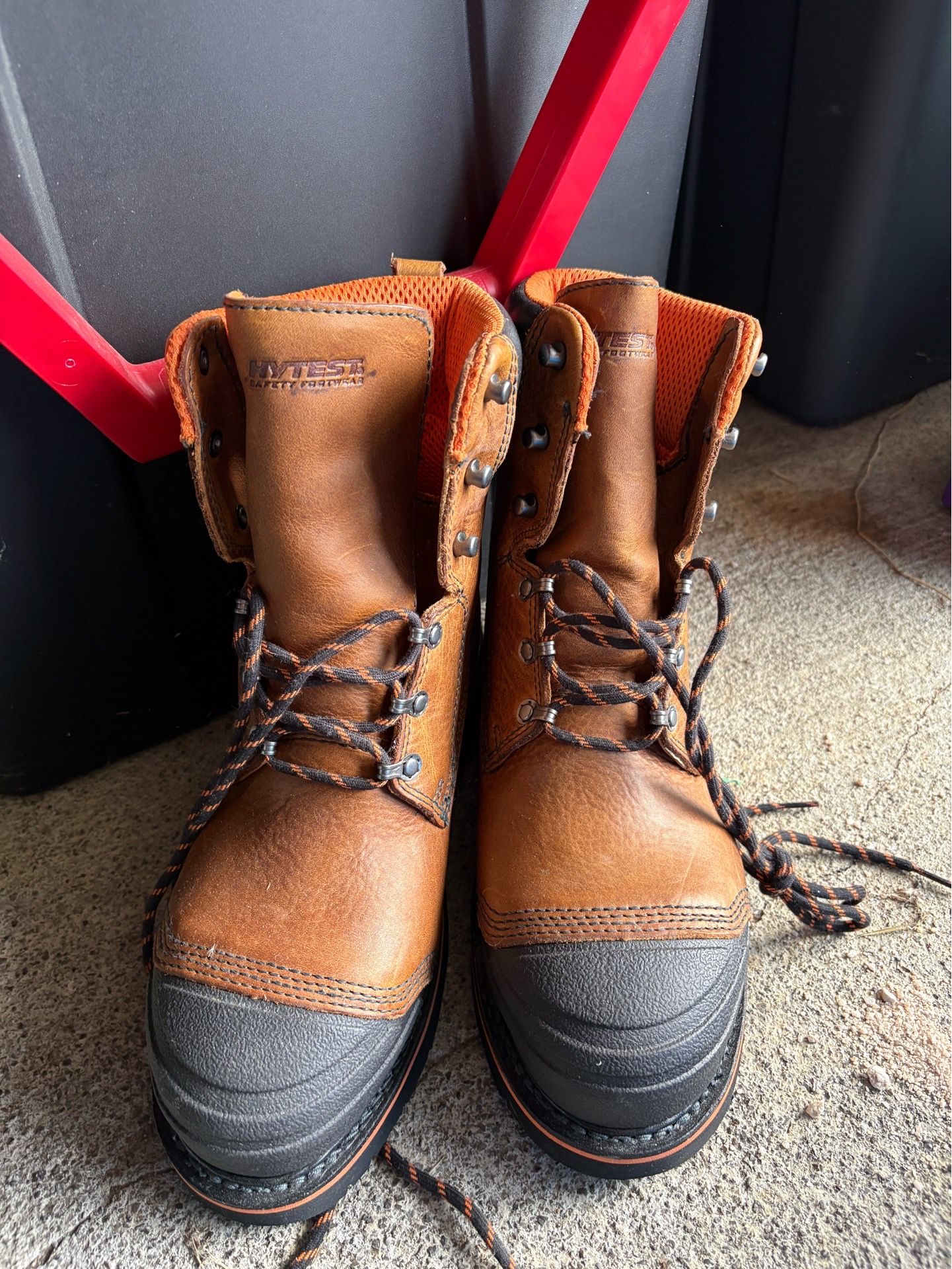 Hugest safety footwear men size 8.5