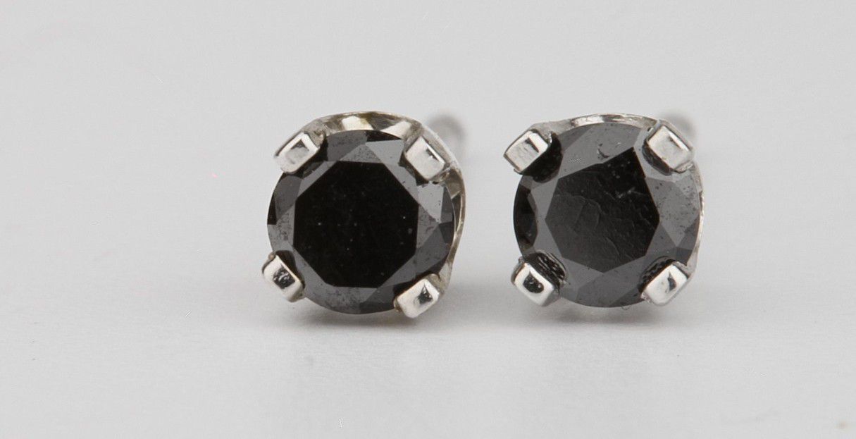 14k Diamond Stud Earring Black in White Gold apr 3 mm for 0.10 ct per earring weight apr 0.40 grams for both earrings and clips