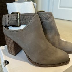 ALDO Gray Suede Ankle Strap Buckle Heel 