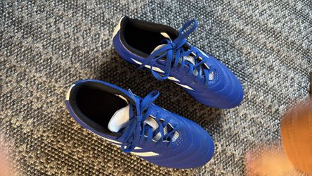 Adidas blue color size 6  soccer shoes big kids