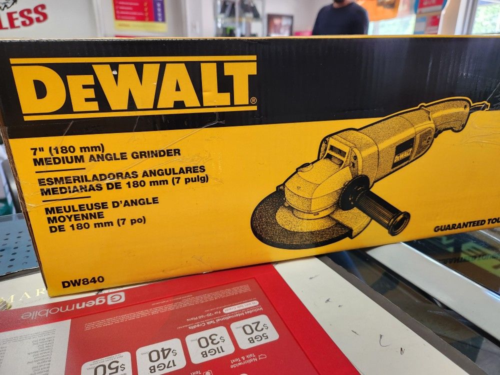 Dewalt 7" 13 Amp Angle Grinder