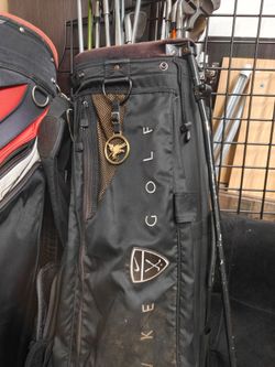 Nike use golf bag and clubs