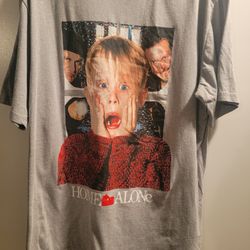 Home Alone" movie graphic t-shirt in Size XL.