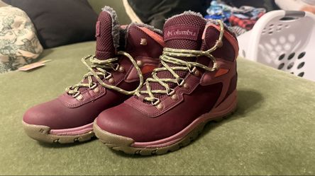 Columbia Yoncalla Winter Boots - Waterproof Omni-Heat - Womens 8.5 - New with Tags