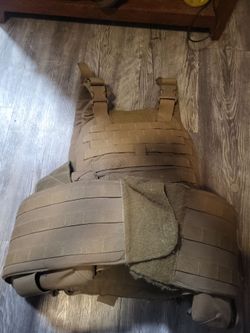 Armored vest with all plates