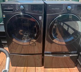 LG Front Loader Washer & Dryer w pedestals