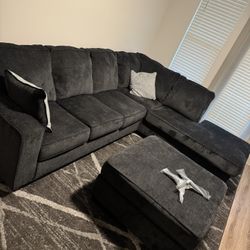 Like-New Modern Sectional Sofa with Ottoman & Rug – Smoke-Free, Pet-Free