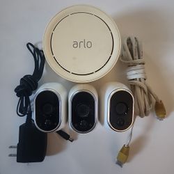 Netgear Arlo VMB 3500 Base & VMC3030 Wireless Camera Lot of 3