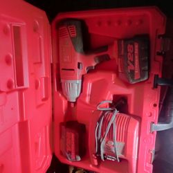 Milwaukee 1/2" Impact Wrench W/ Case And Battery ChargerMilwaukee 1/2" Impact Wrench W/ Case And Battery Charger